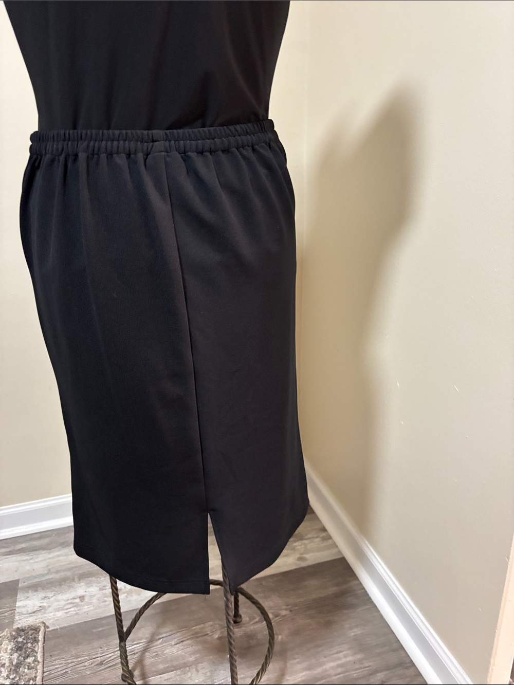 Monroe & Main Black Tailored Women's Jacket and Skirt Set - Picture 6 of 6